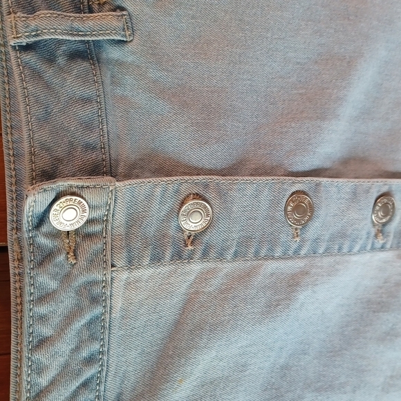 FOREVER 21 BUTTON DOWN JEAN SKIRT. - Picture 2 of 5